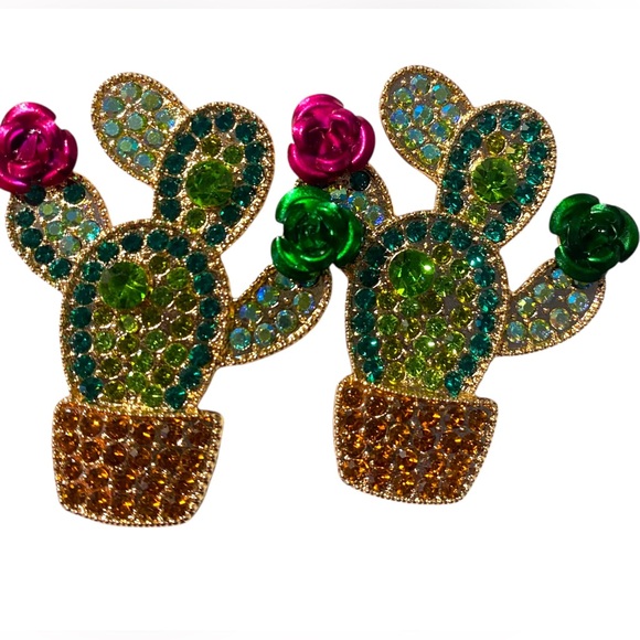 STUNNING Green Rhinestone
Cactus Earrings with 3D Flowers - Picture 3 of 6
